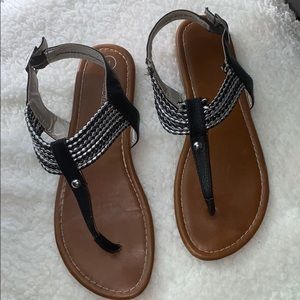 Girls black and silver sandals (size 4) used.